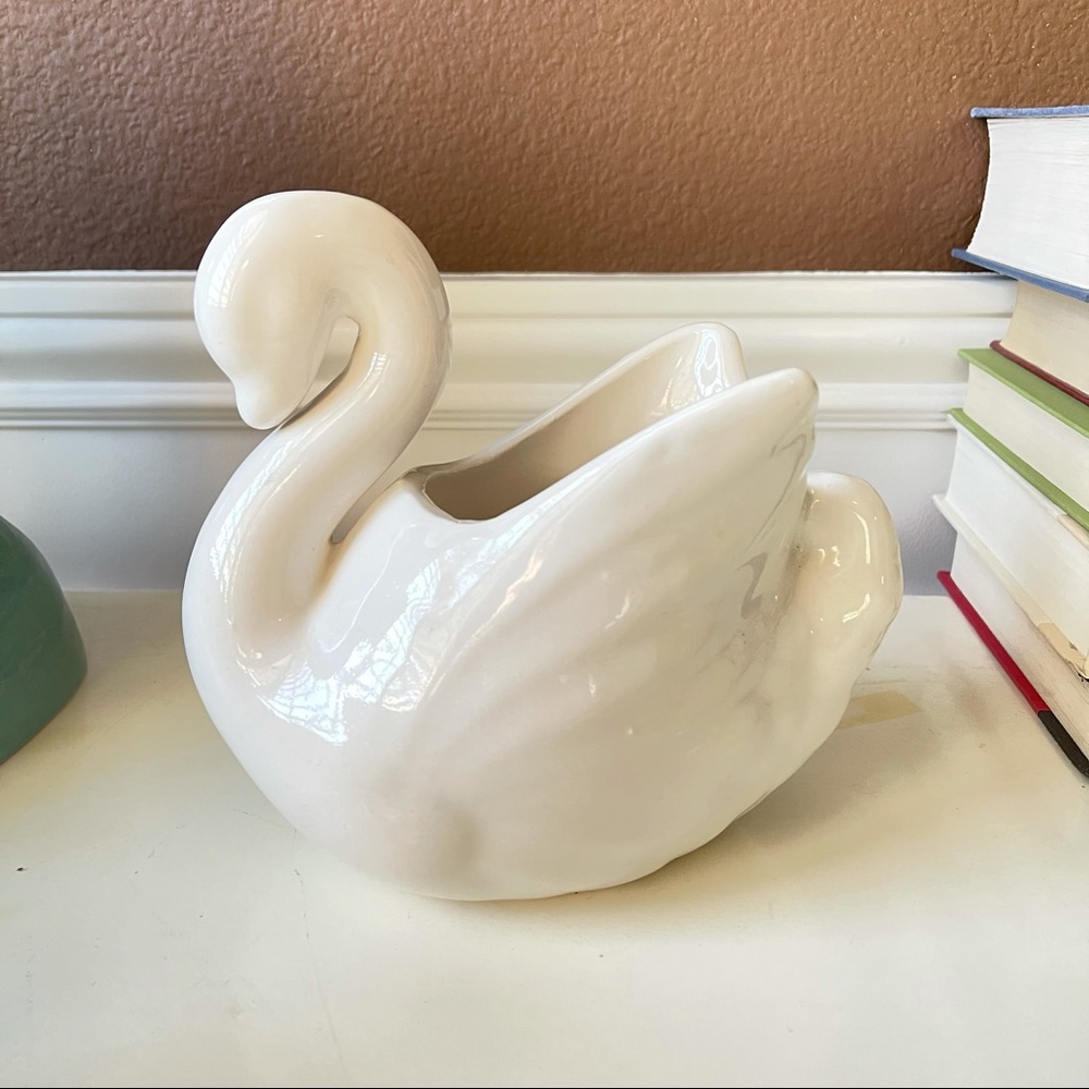 Swan Ceramic Planter 🦢